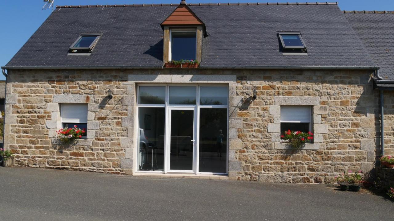 La Ferme Guibel Bed & Breakfast Plouzélambre Exterior foto